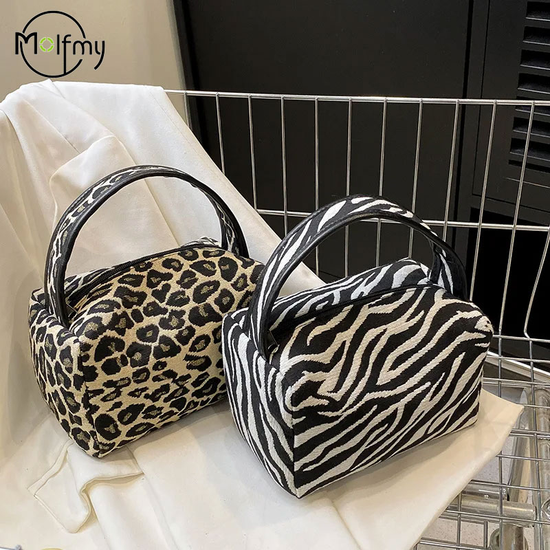 Luxury Skincare & Spa - Tas Makeup macan tutul, kantung kanvas